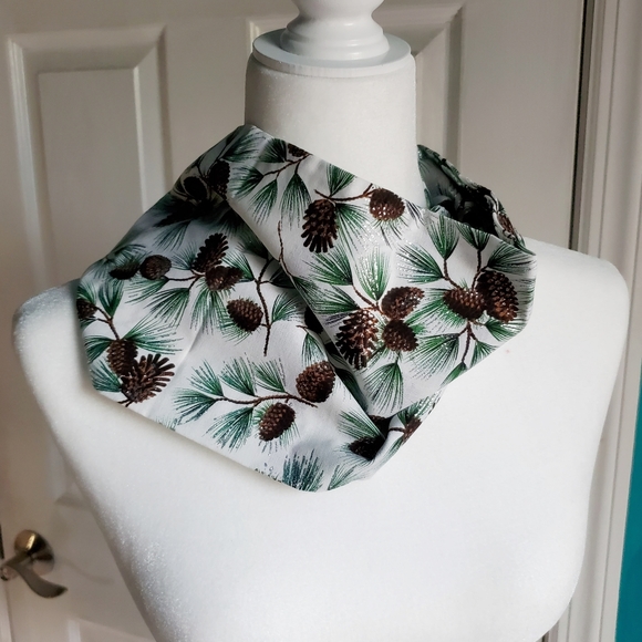 Womens Handmade Infinity Scarf Pinecone Silver Shimmer - Picture 5 of 6
